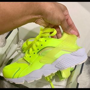 Nike Huaraches - Custom Nike ID - Tennis Ball